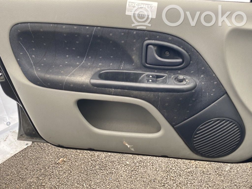 Renault Clio II Revestimiento de puerta delantera 