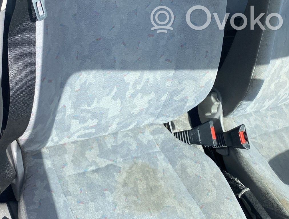 Opel Corsa B Etumatkustajan istuin 