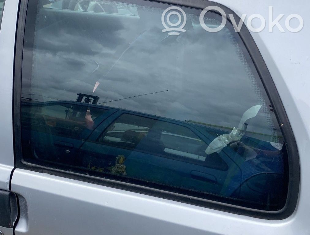 Peugeot 106 Geam lateral spate 