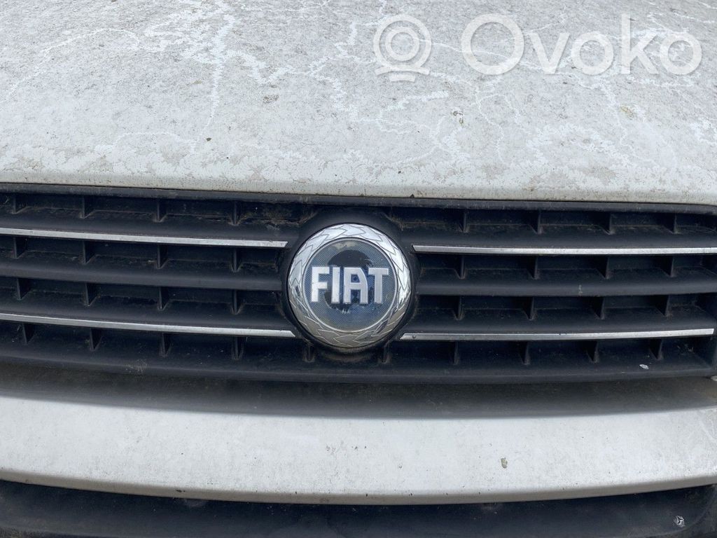 Fiat Punto (188) Rejilla delantera