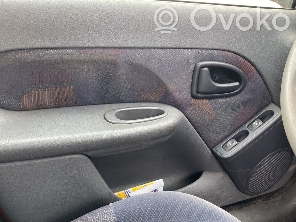 Renault Clio II Revestimiento de puerta delantera 