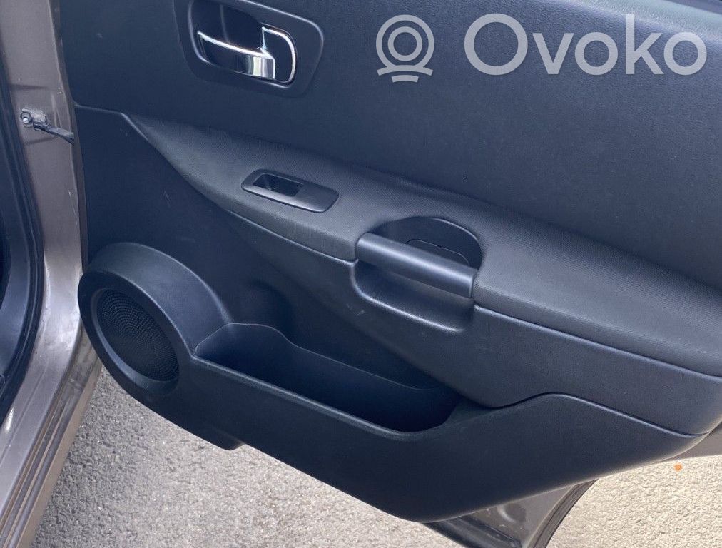 Nissan Qashqai Macara geam ușă spate cu motor 