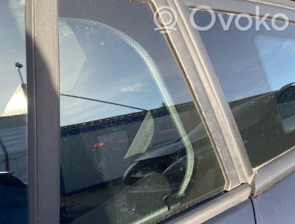 Renault Megane III Ventanilla de ventilación de la puerta trasera 