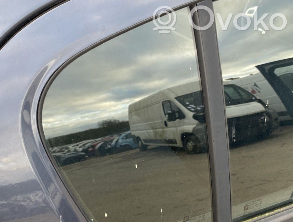 Opel Corsa D Ventanilla de ventilación de la puerta trasera 