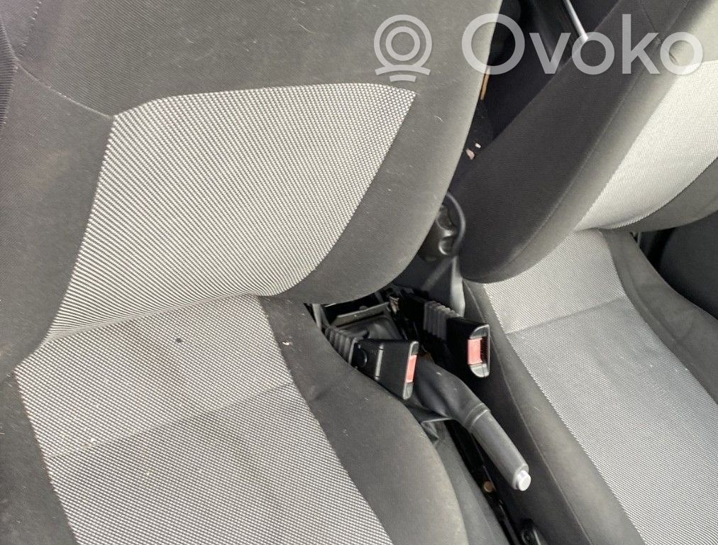 Opel Combo C Etumatkustajan istuin 