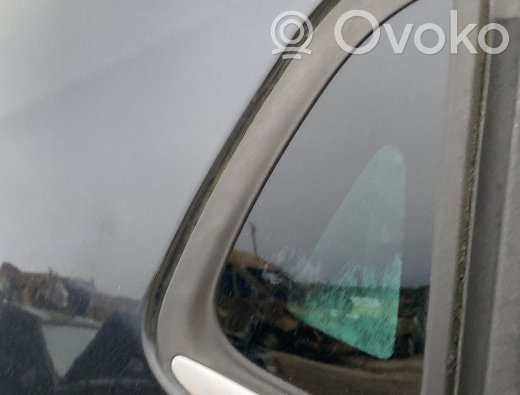 Renault Clio IV Rear side window 