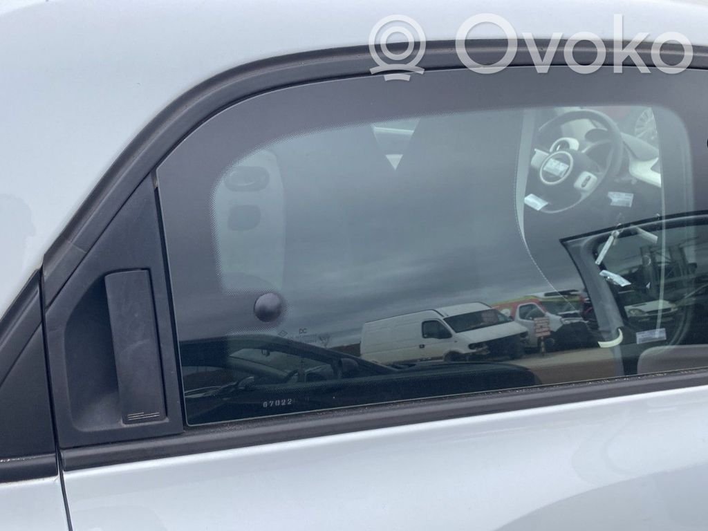 Renault Twingo III Luna de la puerta trasera 