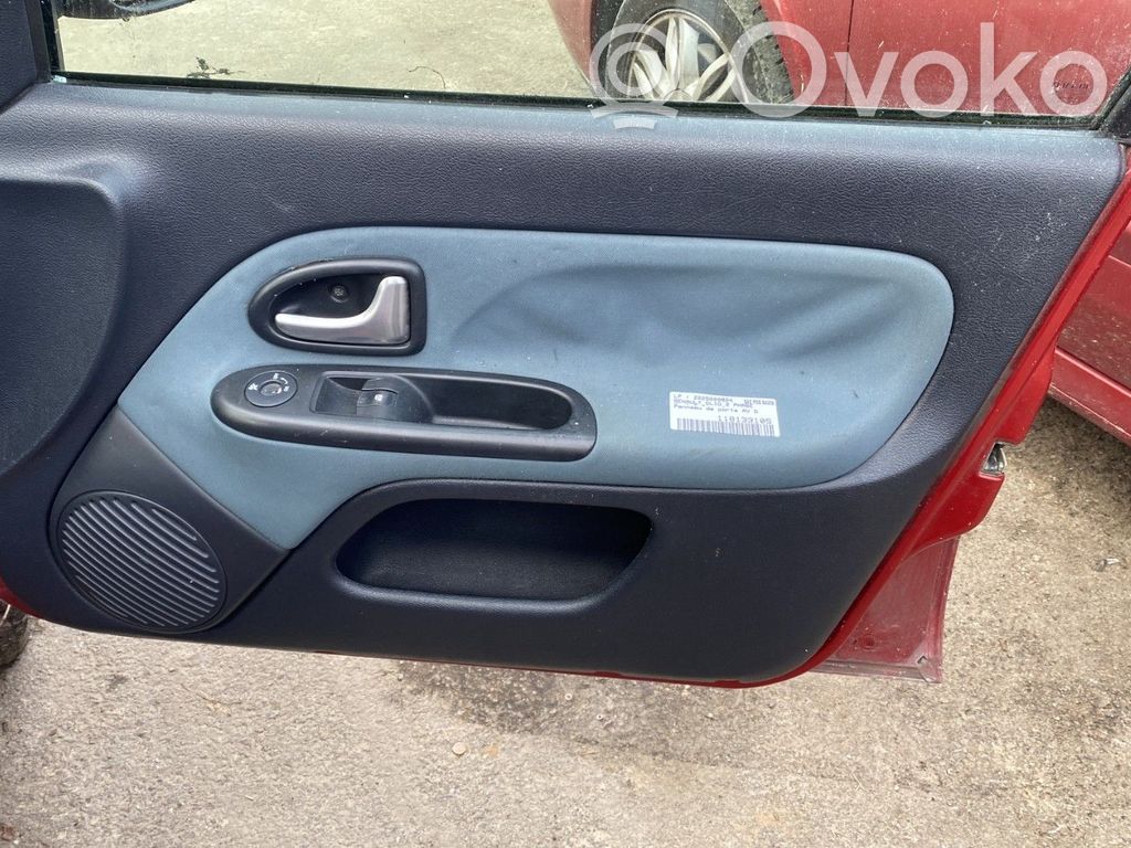 Renault Clio II Revestimiento de puerta delantera 