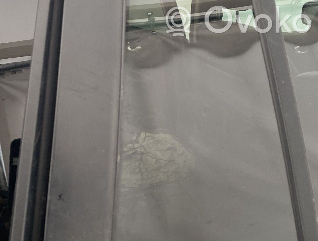 Renault Koleos I Ventanilla de ventilación de la puerta trasera 