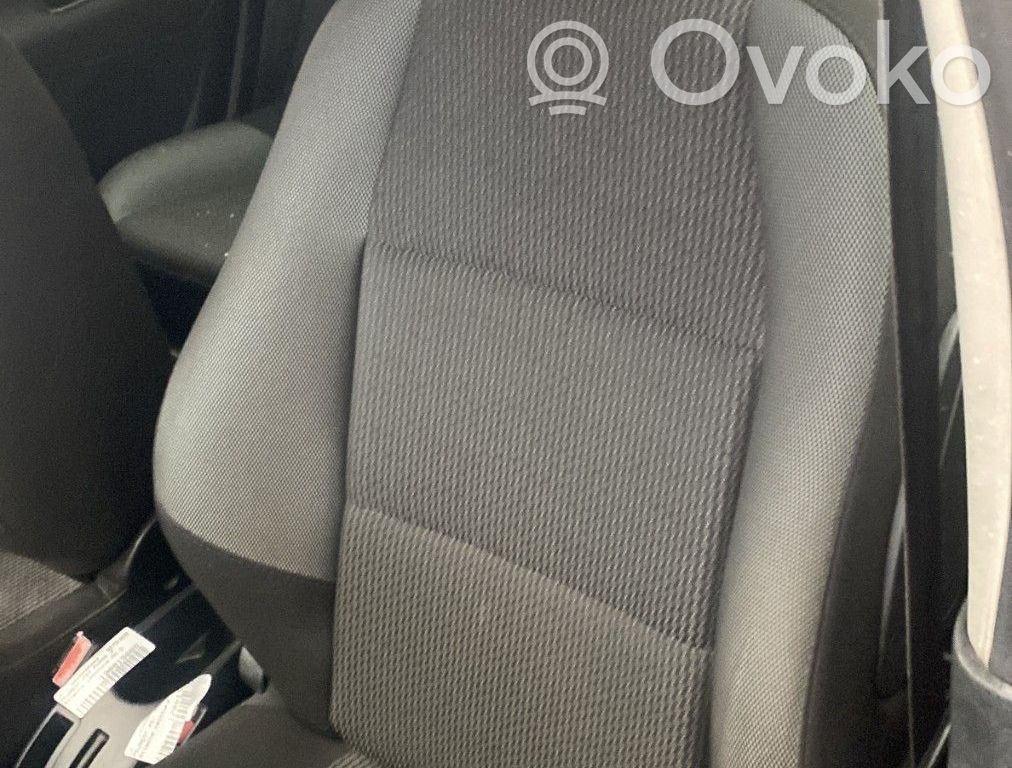 Peugeot 207 Kuljettajan istuin 