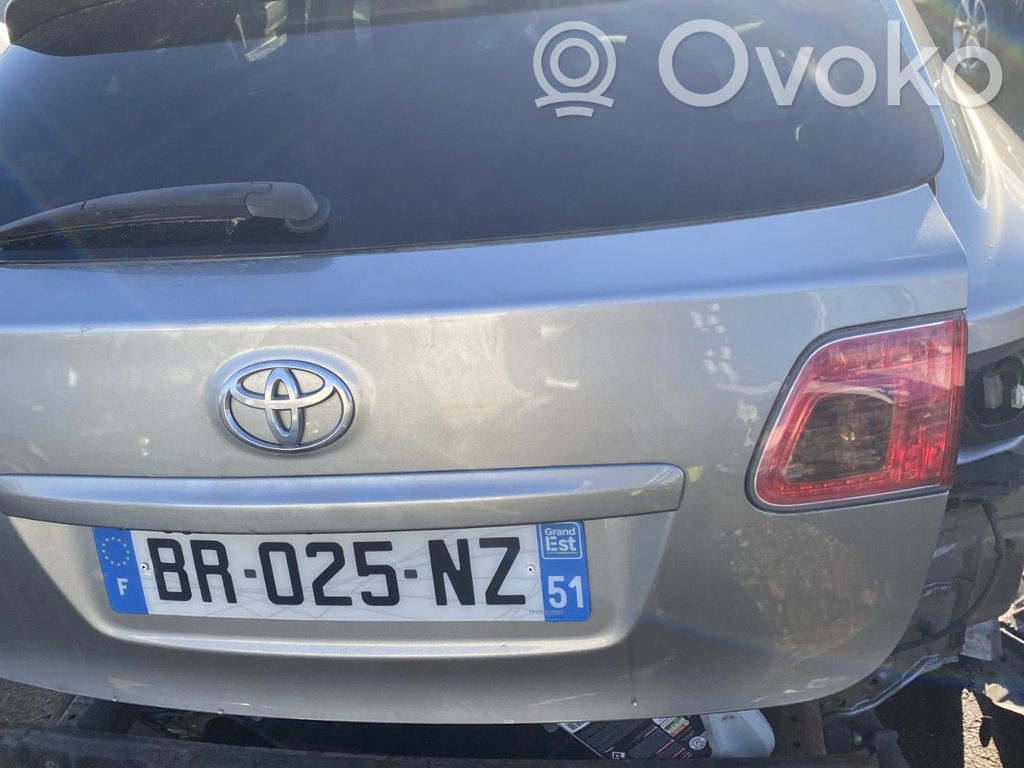 Toyota Avensis T270 Tylna klapa bagażnika 