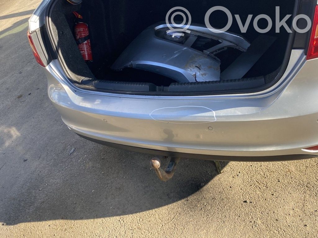Volkswagen Jetta VI Bară spate 