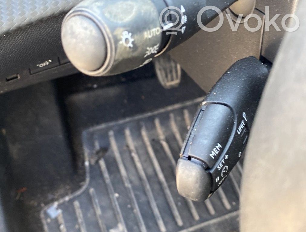 Peugeot 208 II Wiper turn signal indicator stalk/switch 