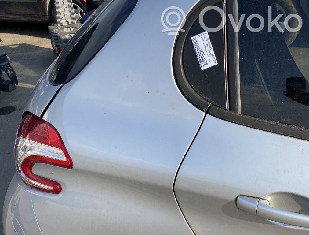 Peugeot 208 I Panel lateral trasero 