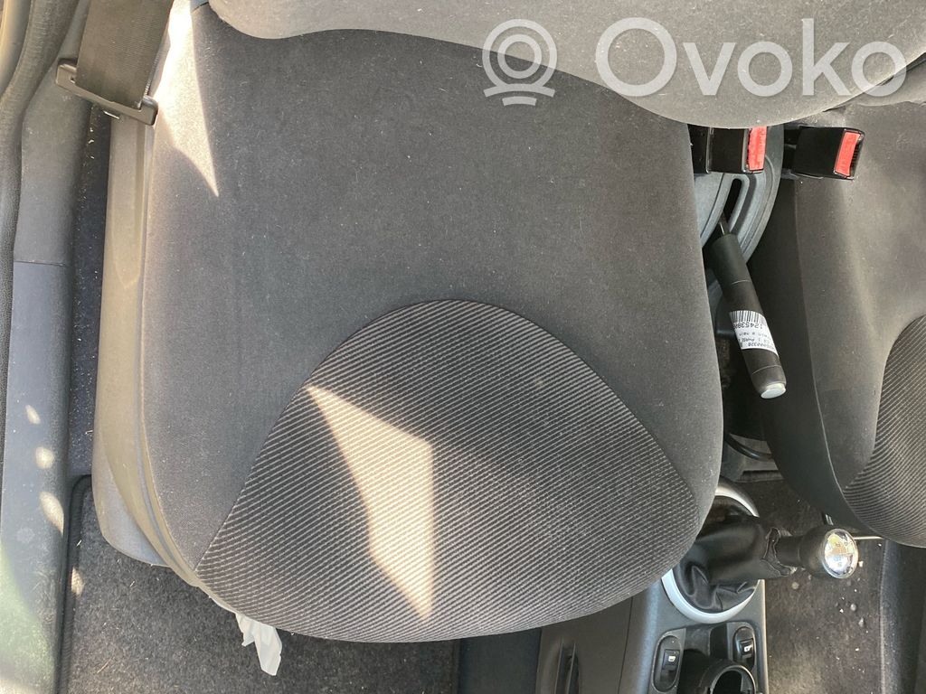 Citroen C3 Etumatkustajan istuin 