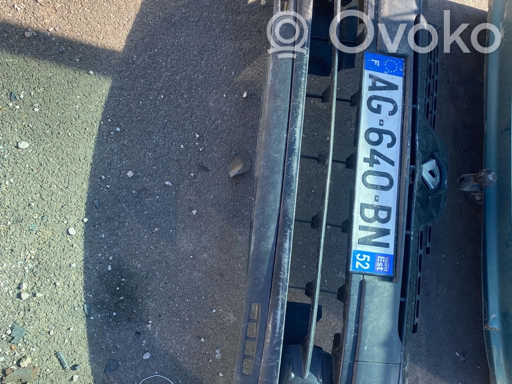 Renault Clio II Parachoques delantero 