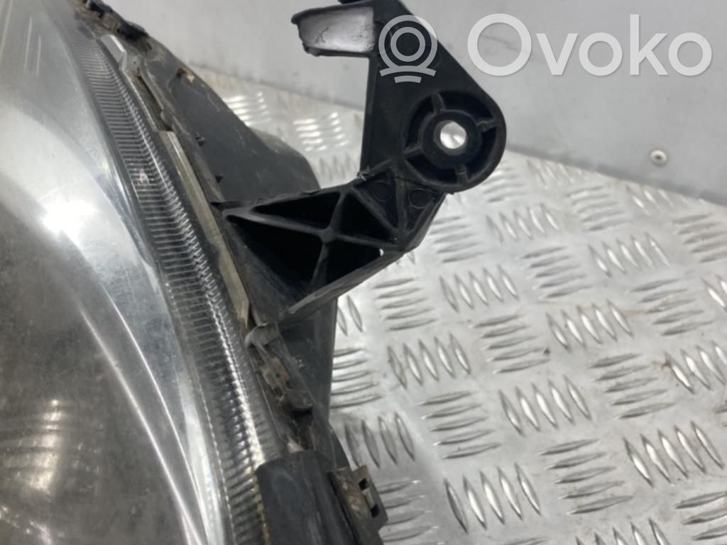 Nissan Micra Lampa przednia 