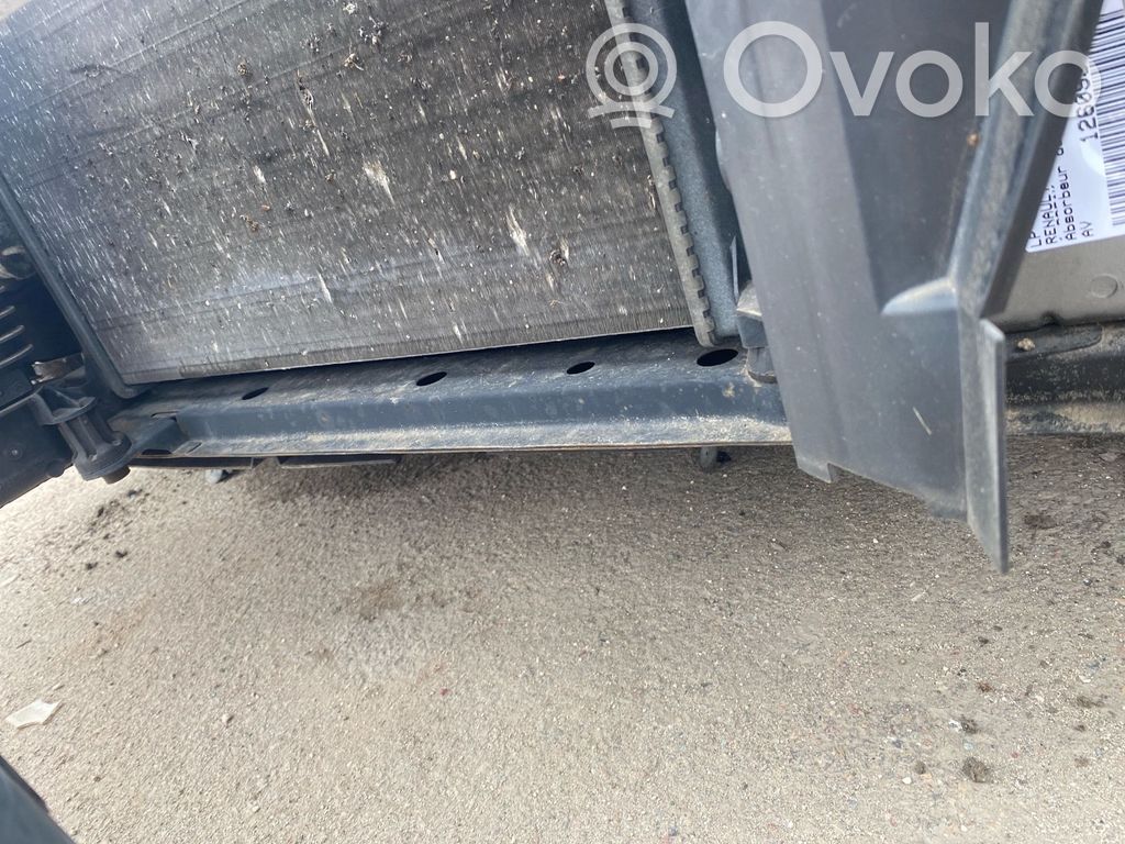 Renault Clio III Renfort de pare-chocs avant 