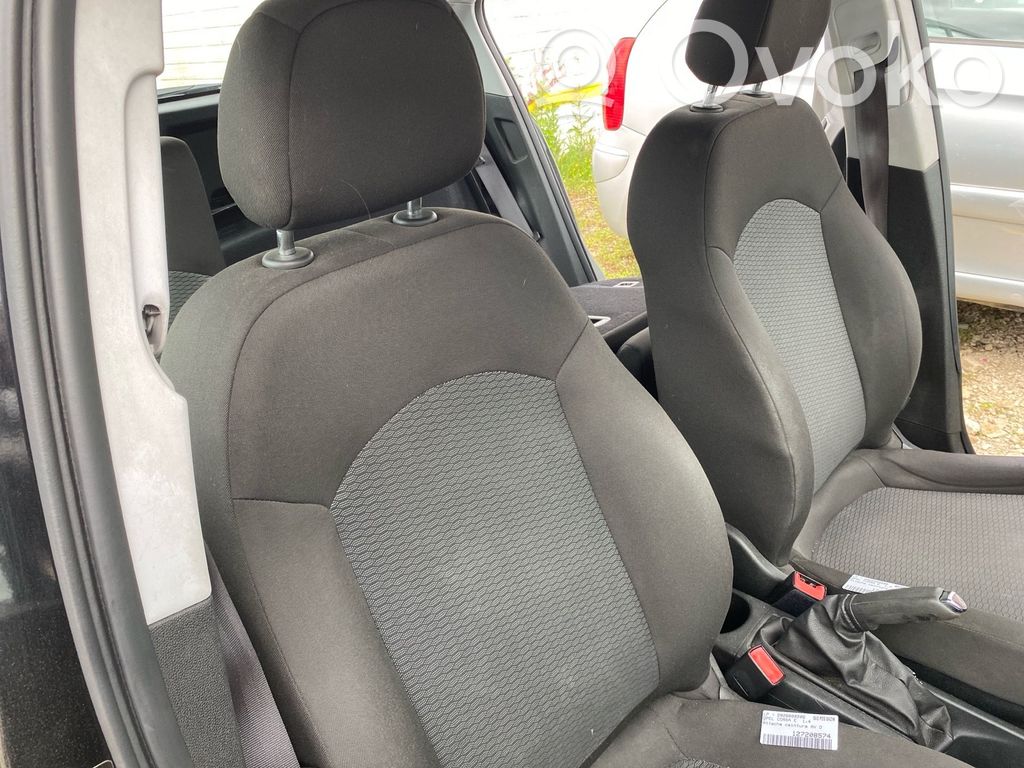 Opel Corsa E Etumatkustajan istuin 