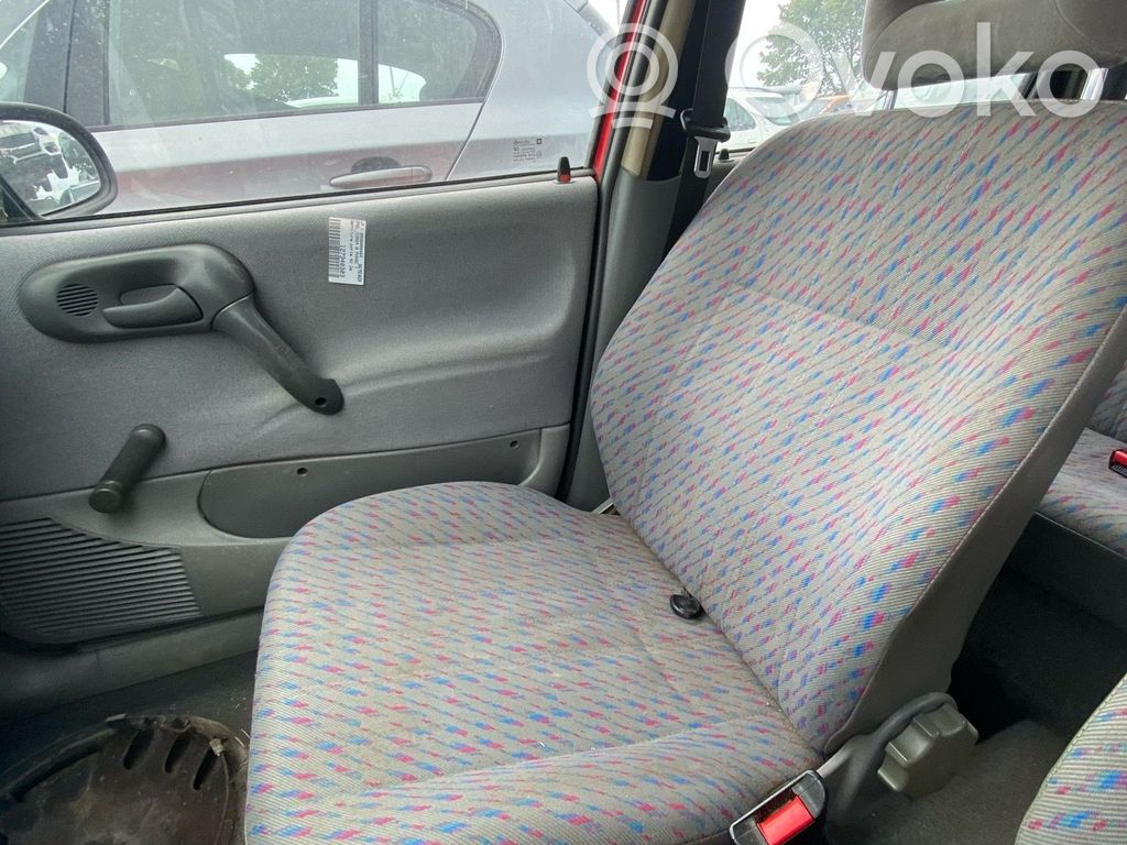 Etumatkustajan istuin   90366549