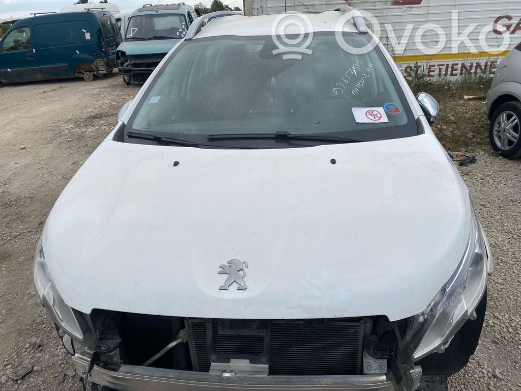 Peugeot 2008 I Konepelti 