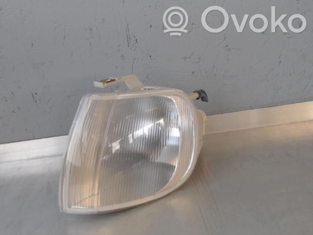 Volkswagen Polo III 6N 6N2 6NF Kierunkowskaz błotnika przedniego 