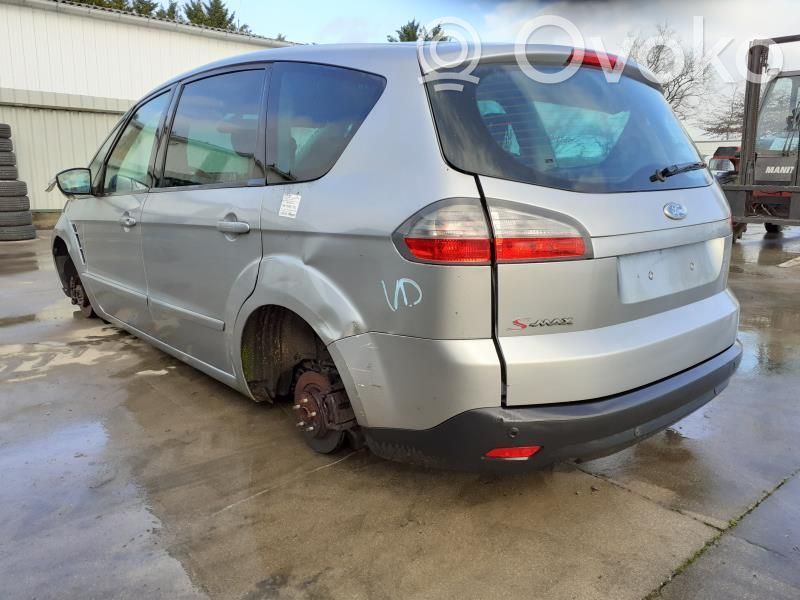 Ford S-MAX Aizmugurējais lukturis virsbūvē 