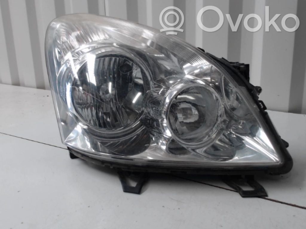 Toyota Corolla Verso E121 Phare frontale 
