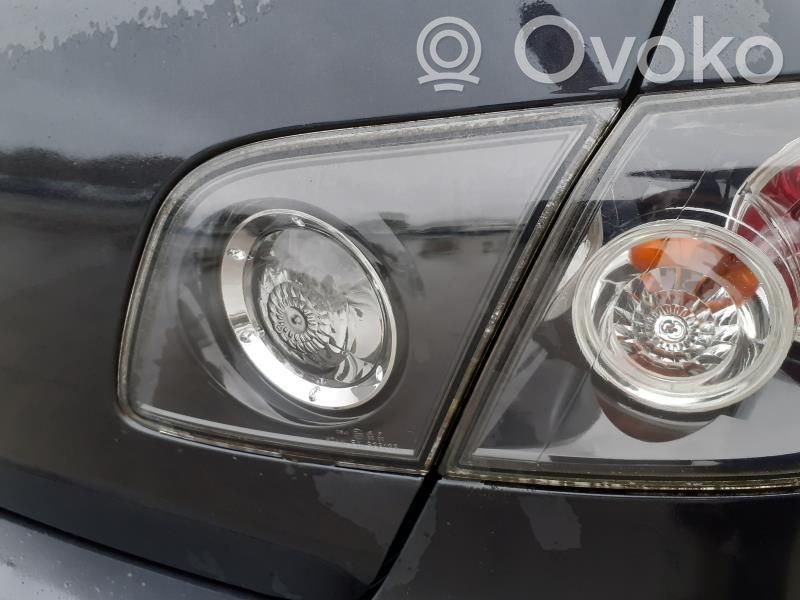 Mazda 3 I Takaluukun takavalot 