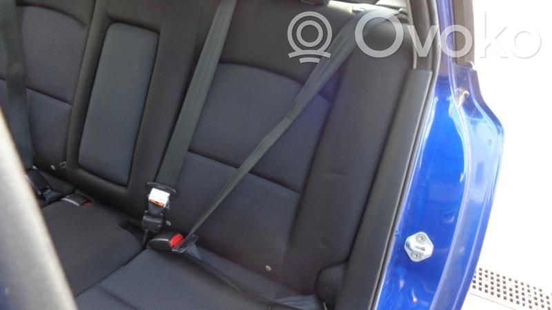 Mazda 3 I Cinturón trasero 