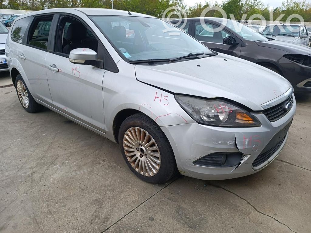 Ford Focus Priekšpusē slēdzene 