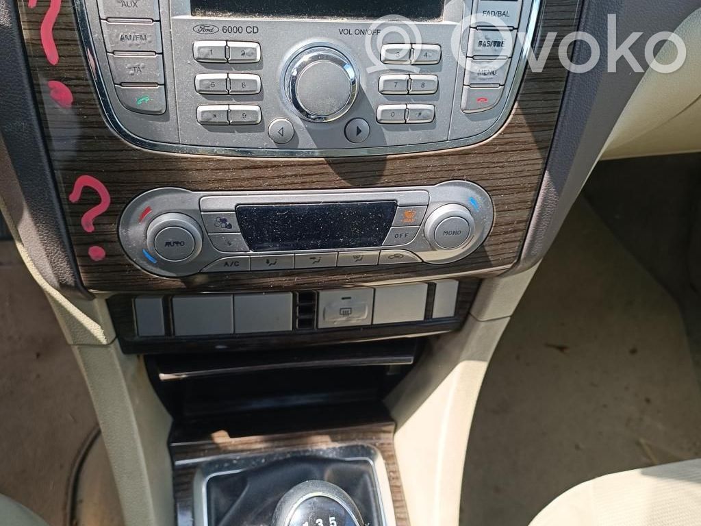 Hazard light switch   1556970