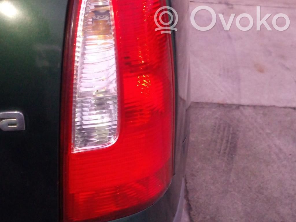 Mazda Premacy Задний фонарь в кузове 