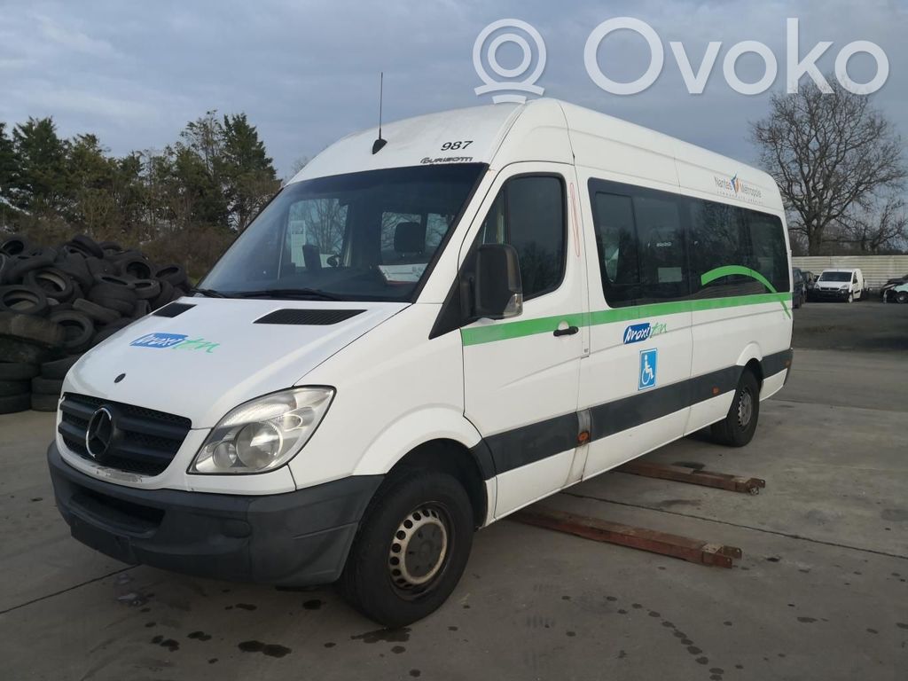 Mercedes-Benz Sprinter W906 Zacisk hamulcowy przedni 