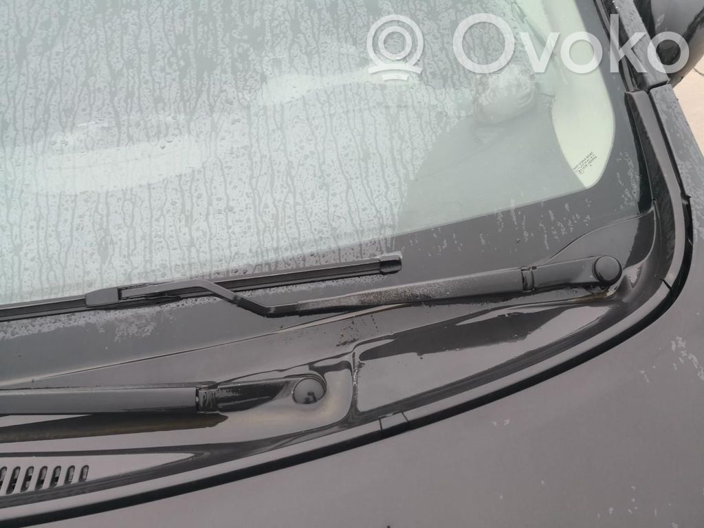 Nissan Note (E11) Front wiper blade arm 