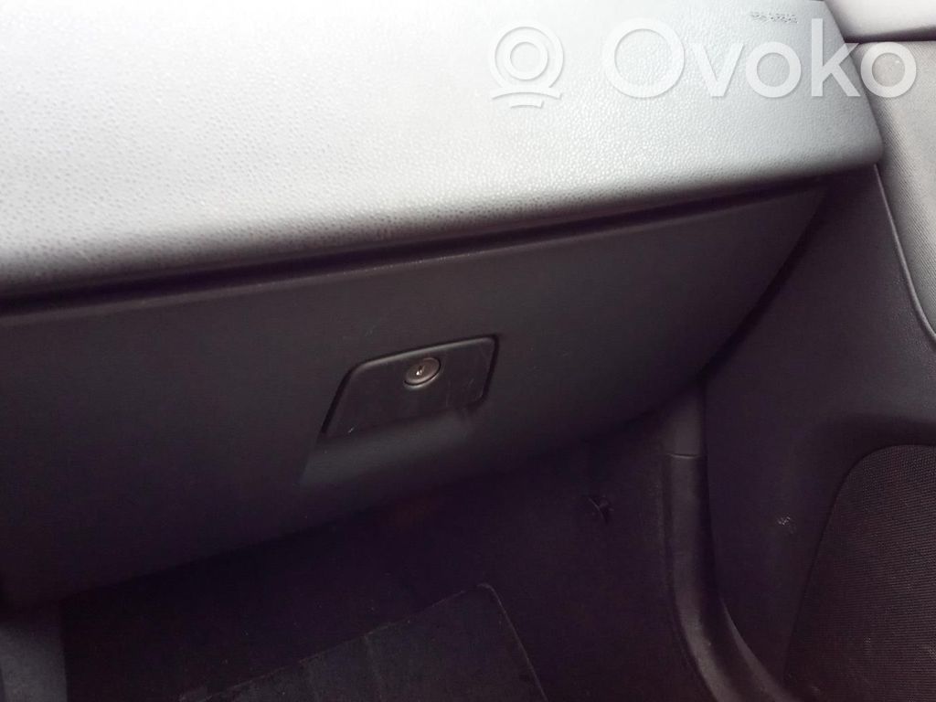 Volvo S40 Daiktadėžės (bordačioko) komplektas 