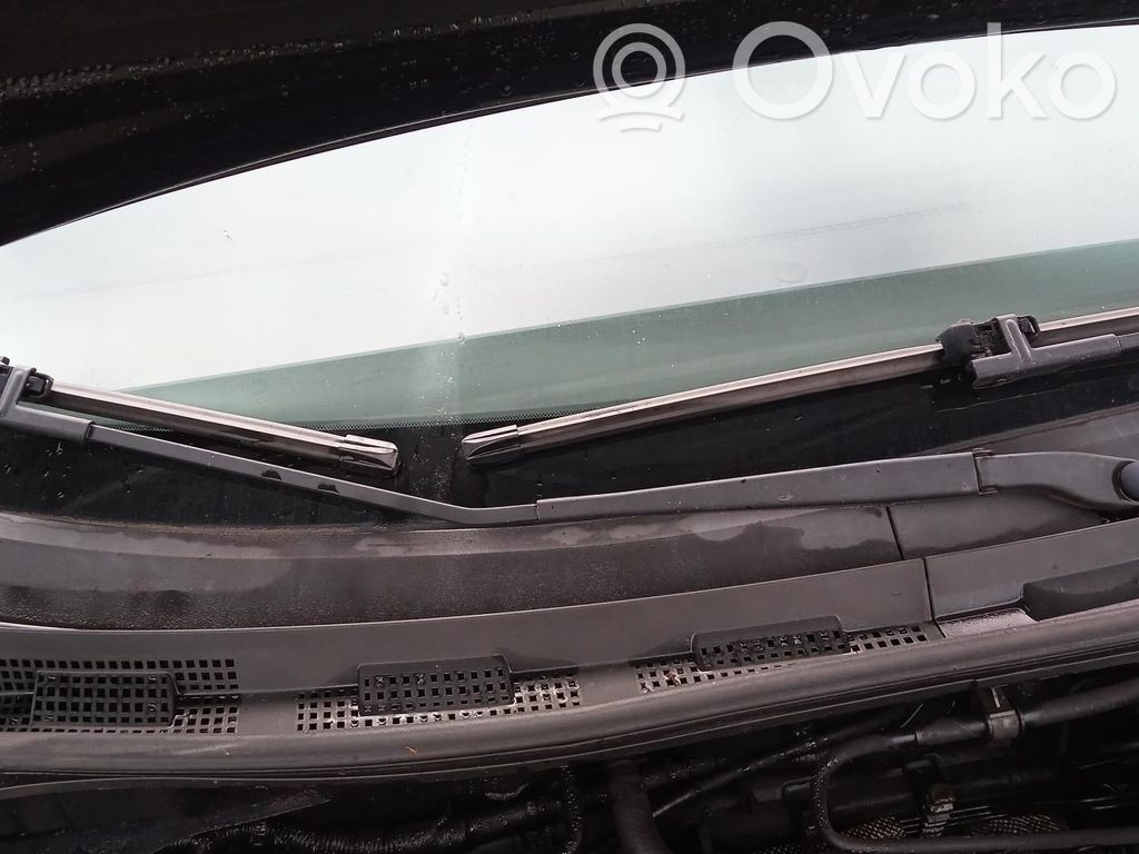 Mazda 3 I Front wiper blade arm 