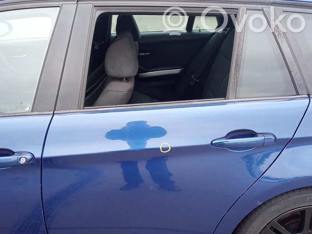 Rear door   41009628751