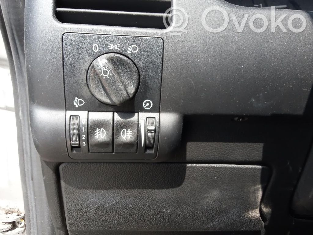 Opel Zafira A Interruptor de luz 
