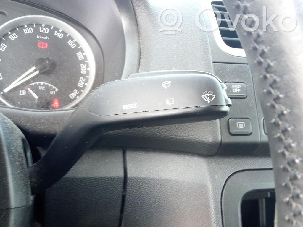 Skoda Fabia Mk2 (5J) Manetka / Przełącznik kierunkowskazów wycieraczek 