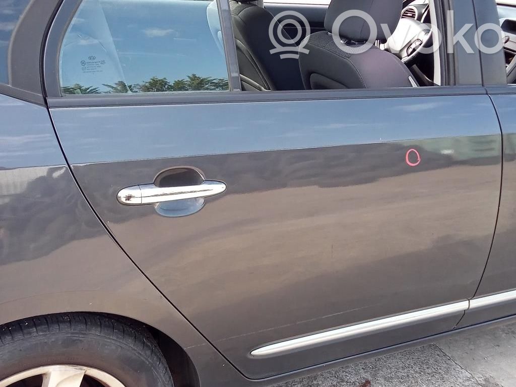 KIA Carens II Puerta trasera 