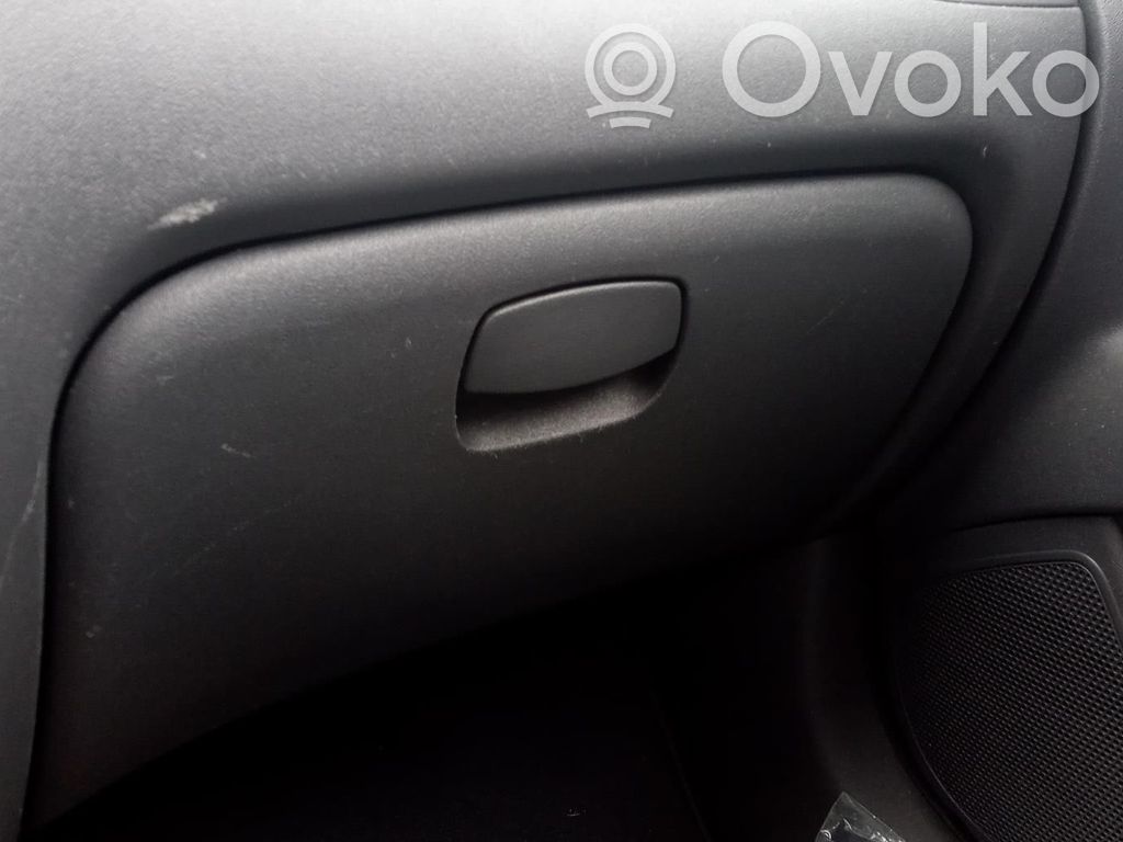 KIA Rio Juego guantera 