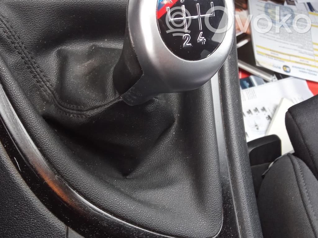 BMW 1 E81 E87 Pavarų perjungimo mechanizmas (kulisa) 