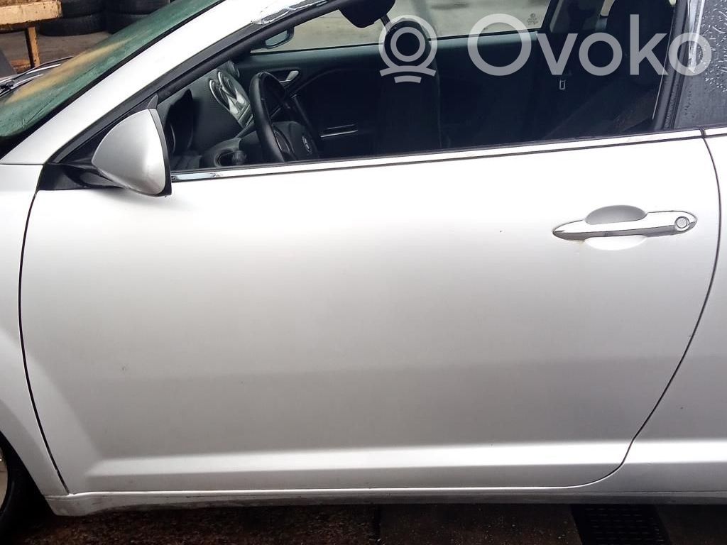 Alfa Romeo Mito Priekšpusē slēdzene 