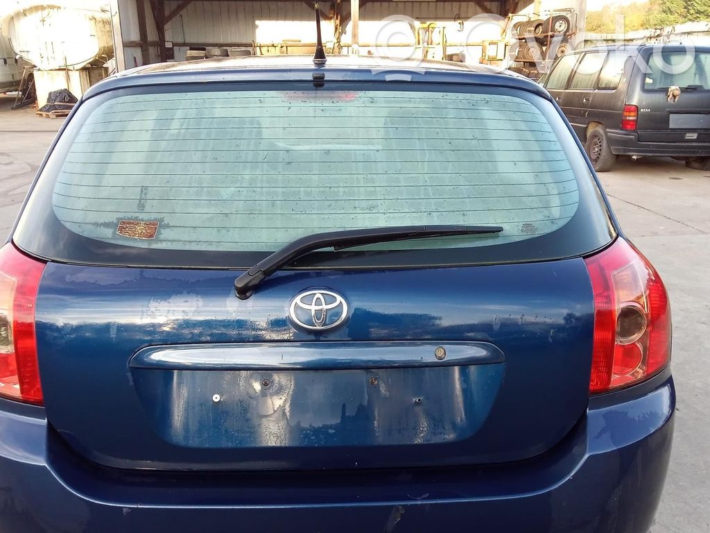 Toyota Corolla E120 E130 Задняя крышка (багажника) 