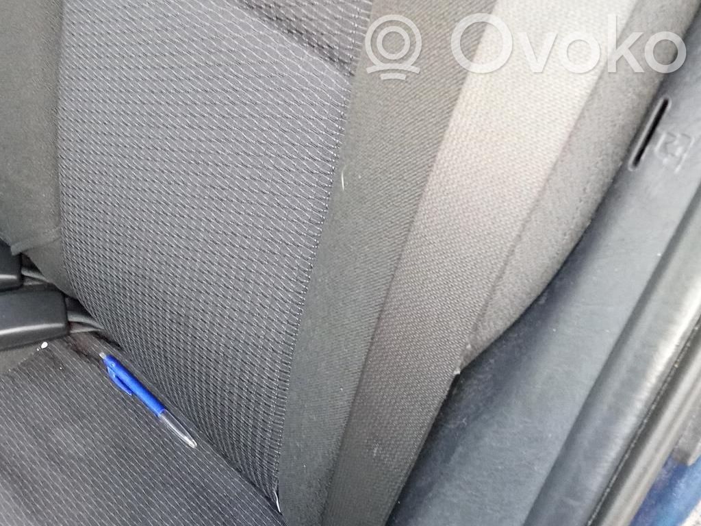 Toyota Corolla E120 E130 Cinturón trasero 