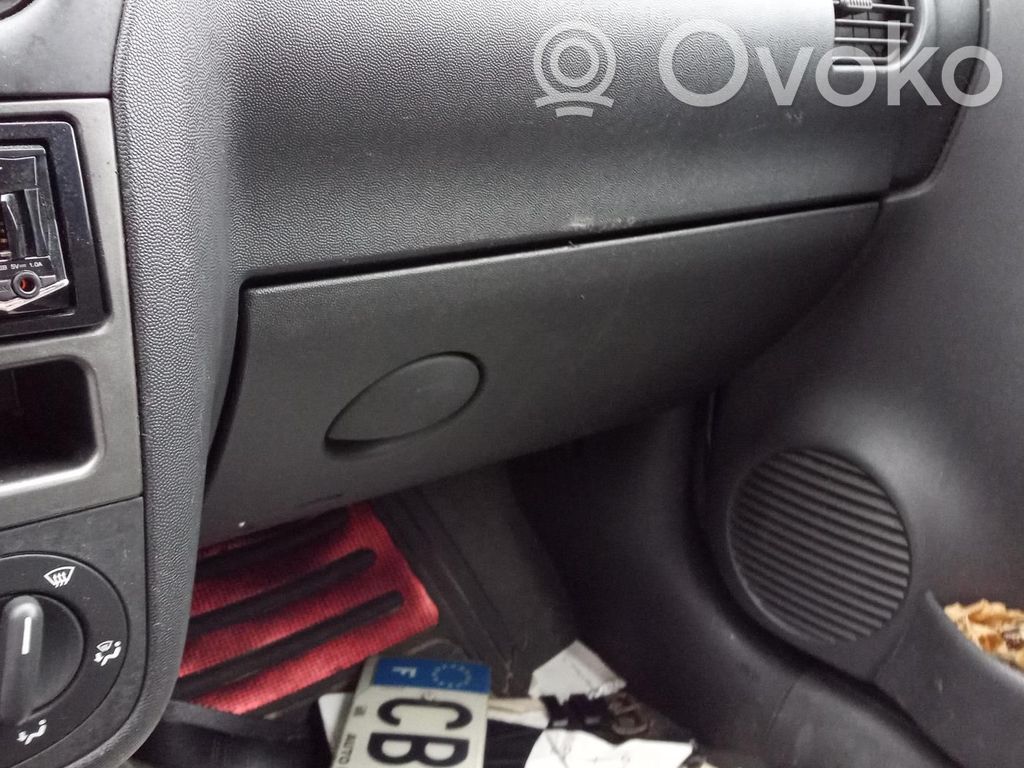 Opel Corsa C Daiktadėžės (bordačioko) komplektas 