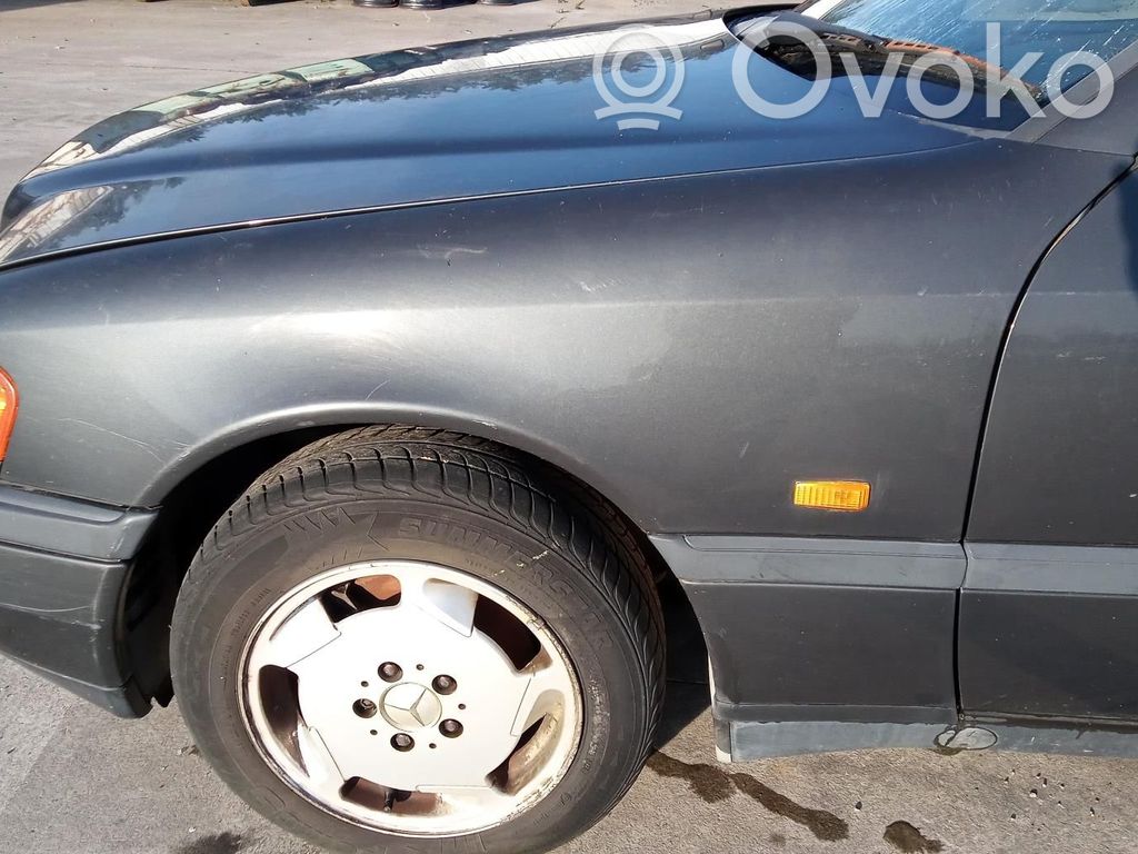 Mercedes-Benz C W202 Błotnik przedni 