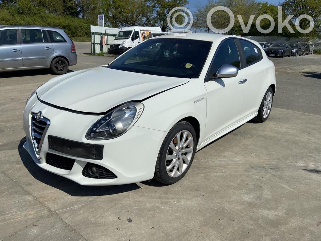 Alfa Romeo Giulietta Etujarrusatula 