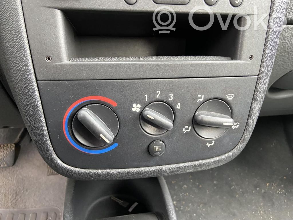 Opel Corsa C Climate control unit 